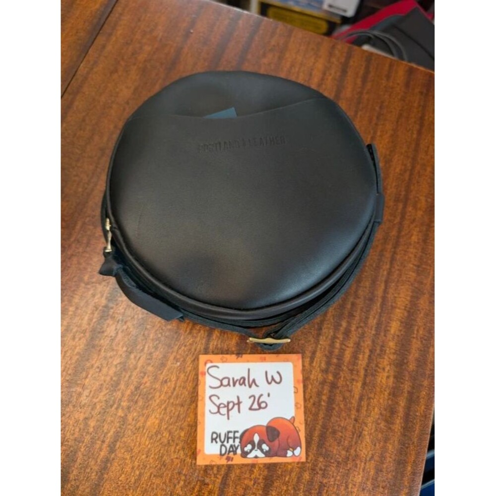 PLG small circle in smooth black leather